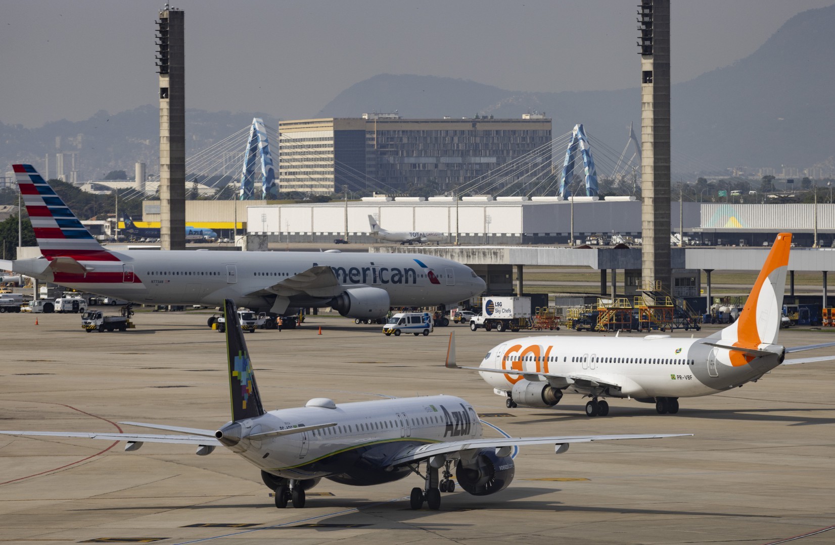 Alta no preço das passagens aéreas vai depender do fim das incertezas no Oriente Médio. Entenda