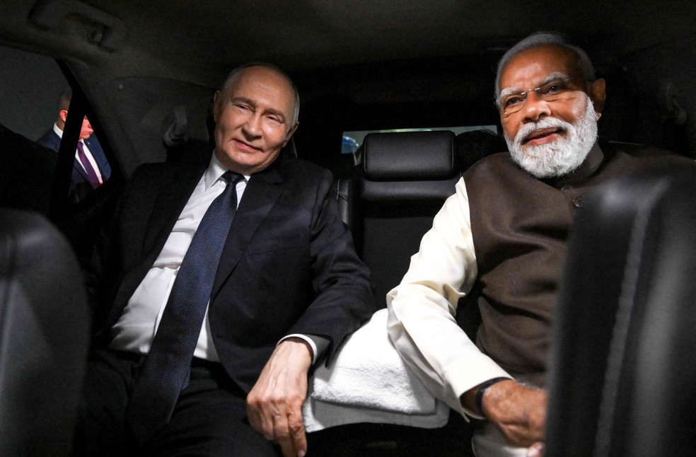 Russian President Vladimir Putin (left) and Indian Prime Minister Narendra Modi in New Delhi – Photograph: Grigory Sysoev/POOL/AFP