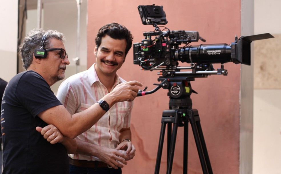 Kleber Mendonça Filho e Wagner Moura em “O agente secreto” — Foto: Laura Castor/ Infoglobo