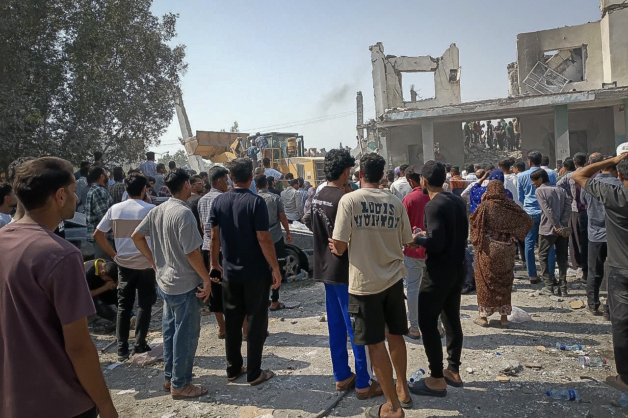 V&iacute;deos: NYT confirma destrui&ccedil;&atilde;o em escola no Ir&atilde; com 175 mortos; Teer&atilde; acusa Israel, que nega