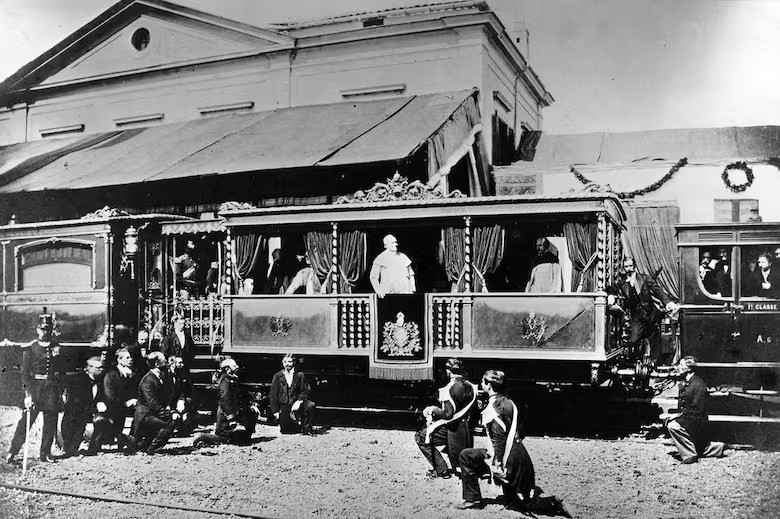 Famous photo: Pope Pius IX resting at Velletri station. It was his last official journey by rail in 1863. — Photo: Reproduction