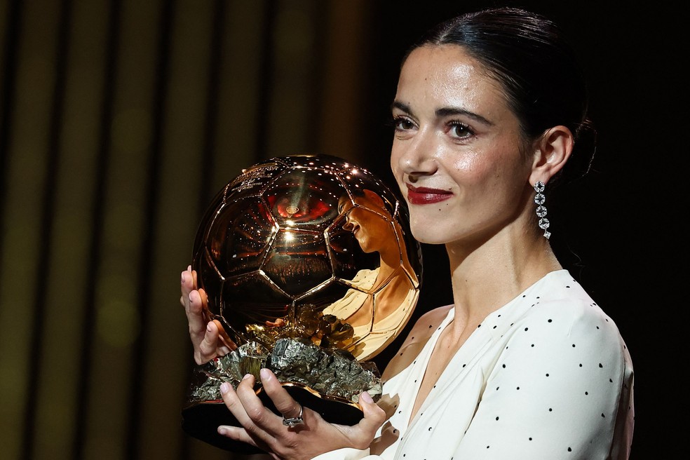 Aitana Bonmatí conquistou sua segunda Bola de Ouro consecutiva, em 2024 — Foto: Franck Fife/AFP