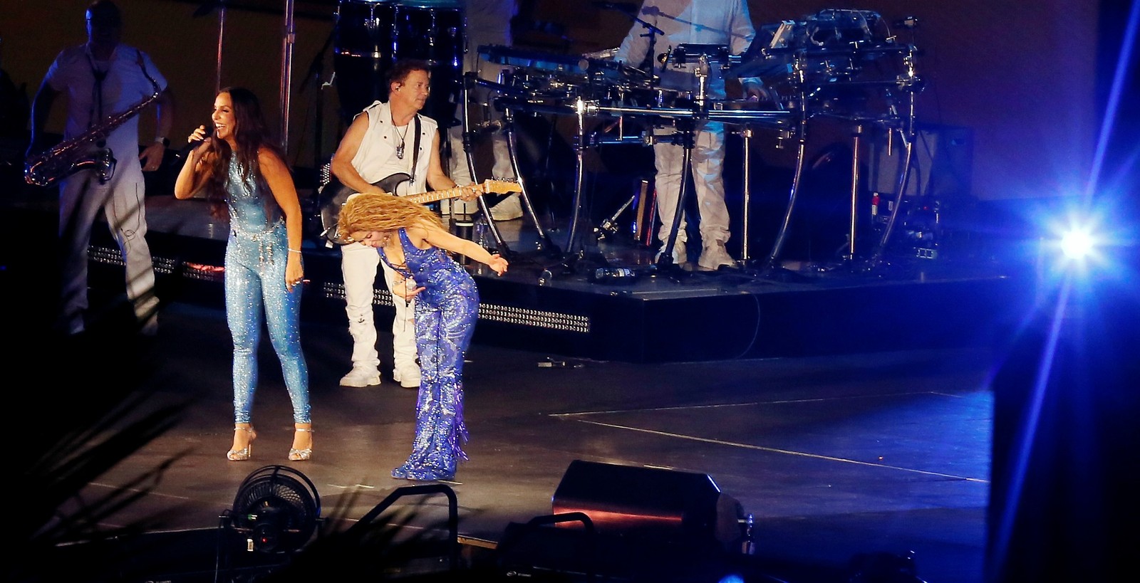 Show de Shakira em Copacabana - Shakira e ivete — Foto: Marcelo Theobald / Agência O Globo