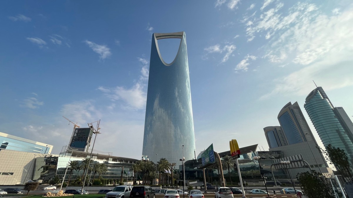 Arábia Saudita adota teletrabalho em Riad e adia conferência de investimentos em meio à escalada de ataques dos houthis