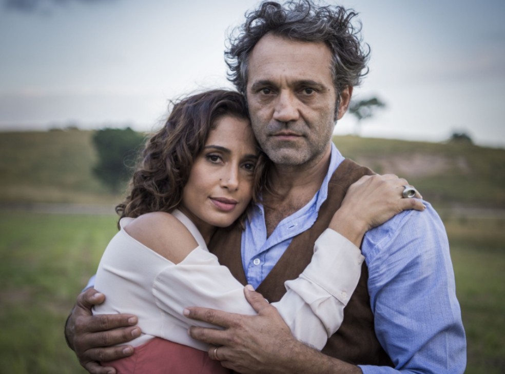 Domingos Montagner e Camila Pitanga como Santo e Tereza de "Velho Chico" — Foto: Caiuá Franco/Divulgação/TV Globo