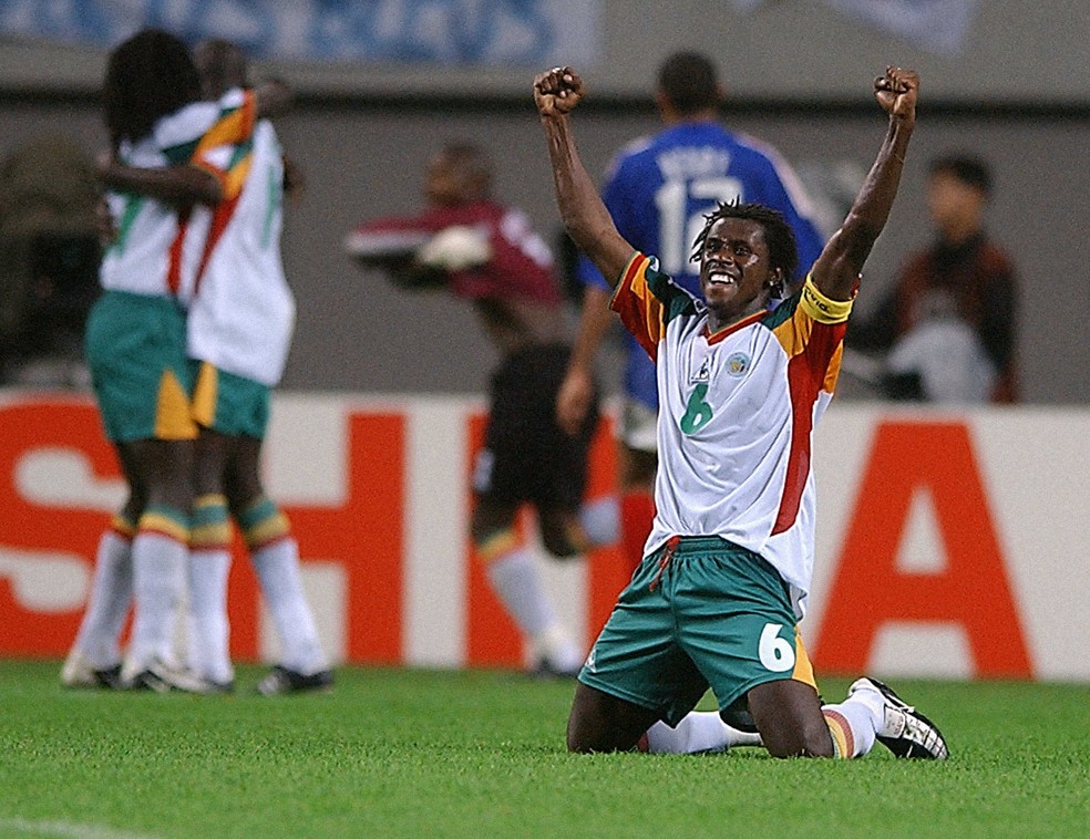 Senegal vence França na Copa de 2002 — Foto: AFP PHOTO/KIM JAE-HWAN