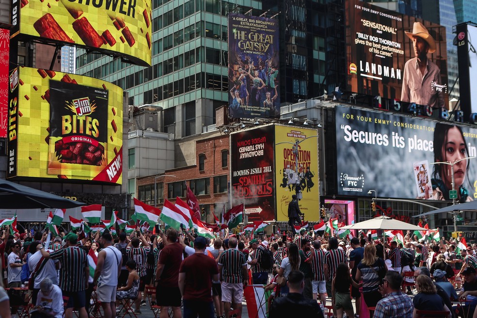 Torcida do Fluminense faz festa no Times Square, em Nova York — Foto: Lucas Merçon/FFC