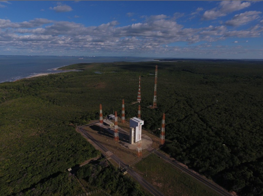 Brasil corteja chinesa rival da Starlink, de Elon Musk, para serviço de internet por satélite