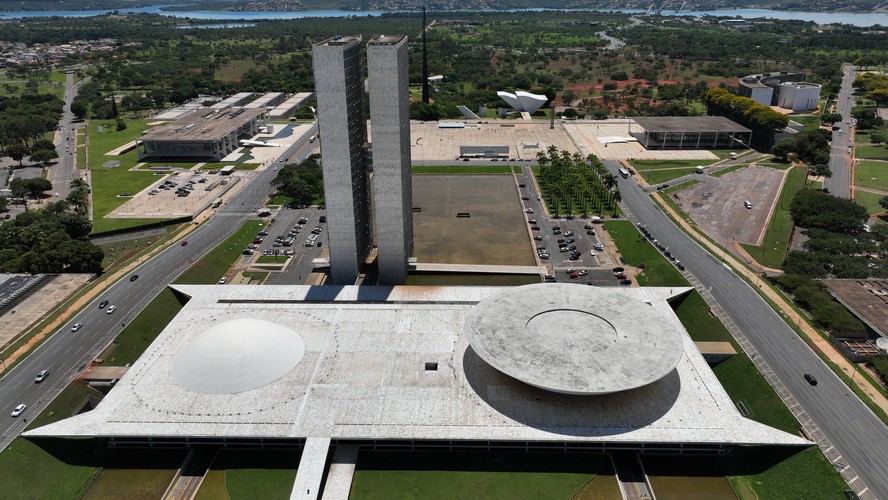 Vista a&eacute;rea do Congresso Nacional. Ao fundo, a Pra&ccedil;a dos Tr&ecirc;s Poderes