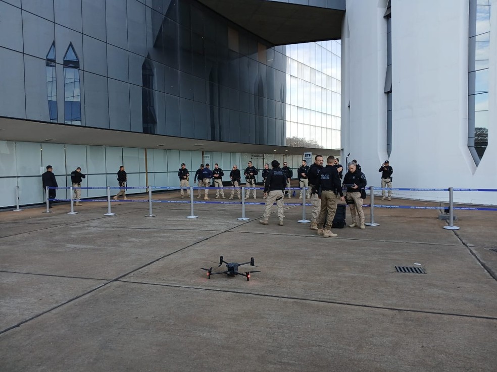 Drones também são usados em esquema de segurança — Foto: Daniel Gullino