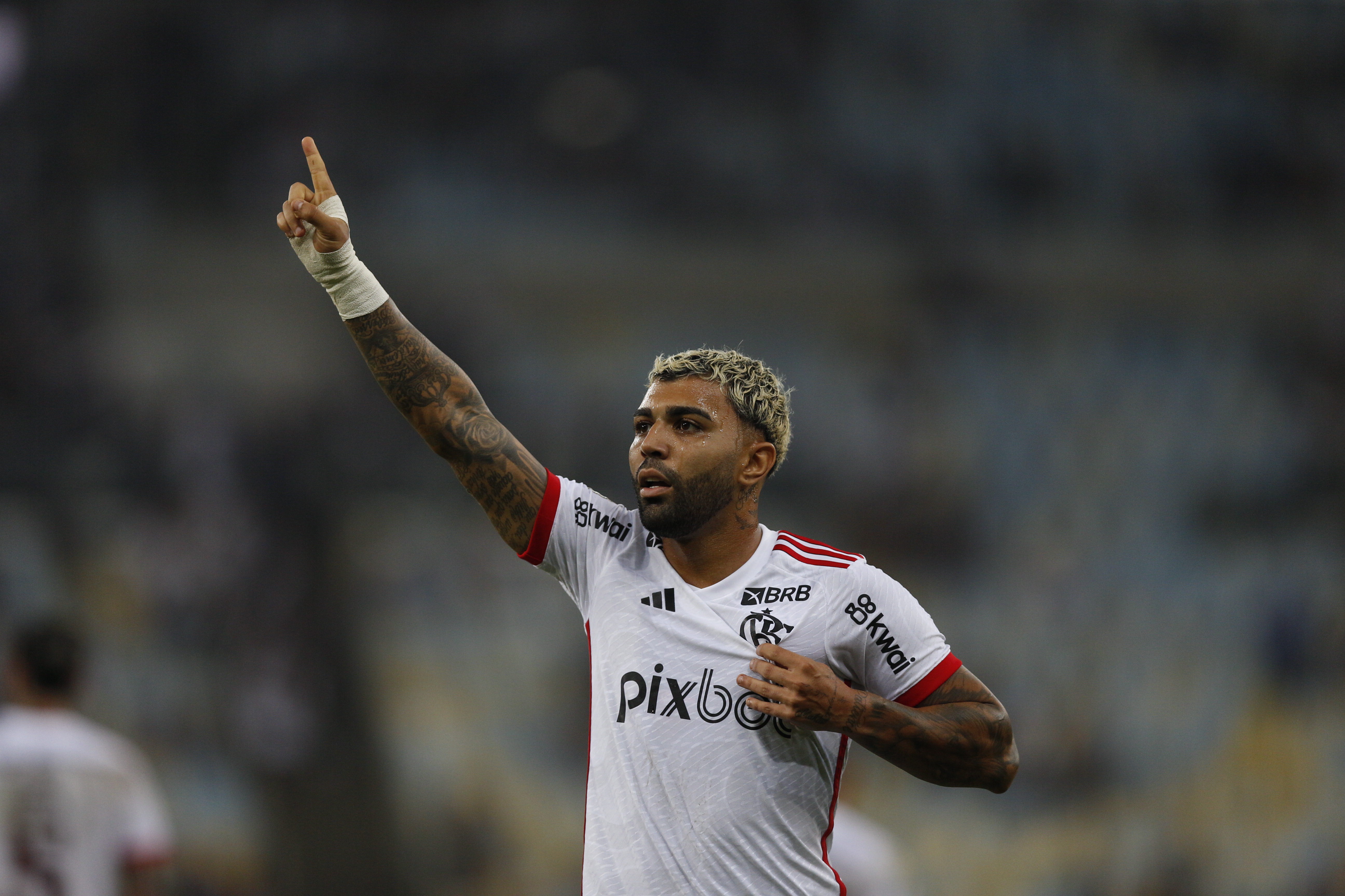 Gabigol é titular na estreia de Filipe Luís no comando do Flamengo