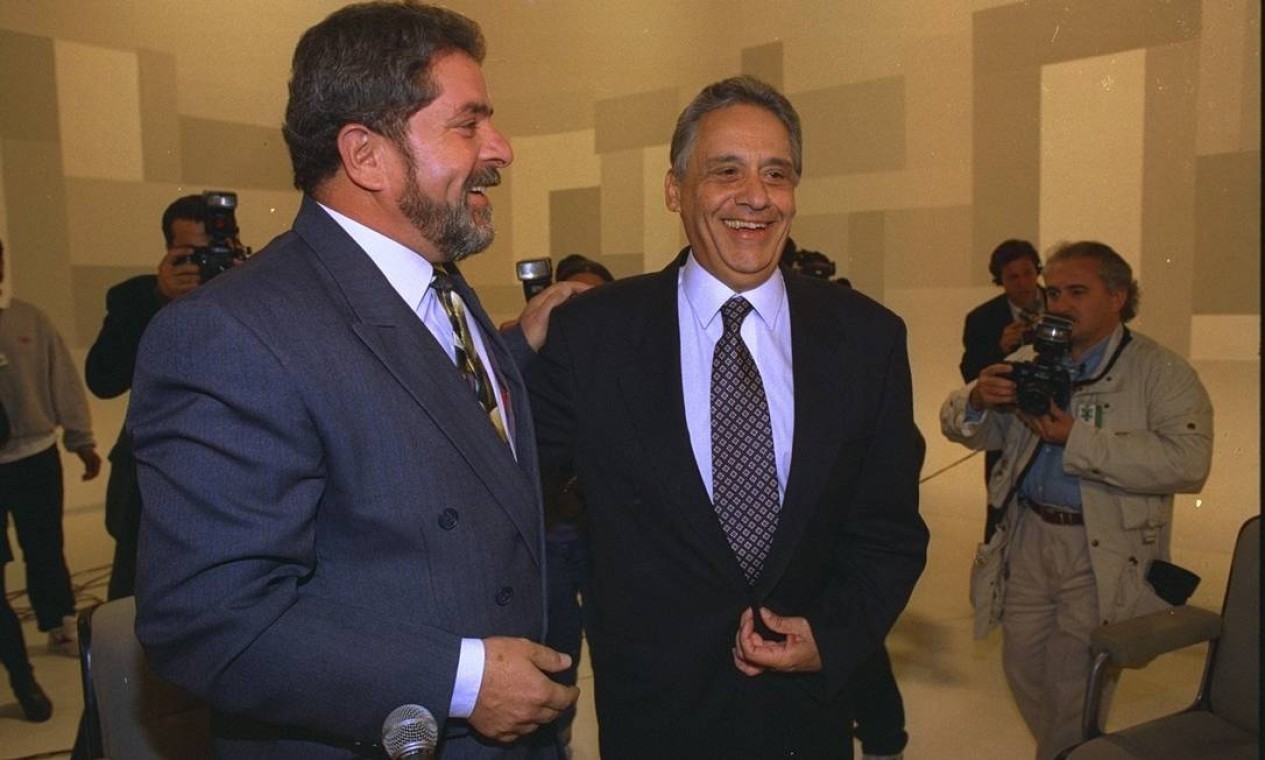 Lula e FH durante encontro em 1994, ano que disputaram a eleição presidencial — Foto: Marcos Issa / Agência O Globo - 16/06/1994