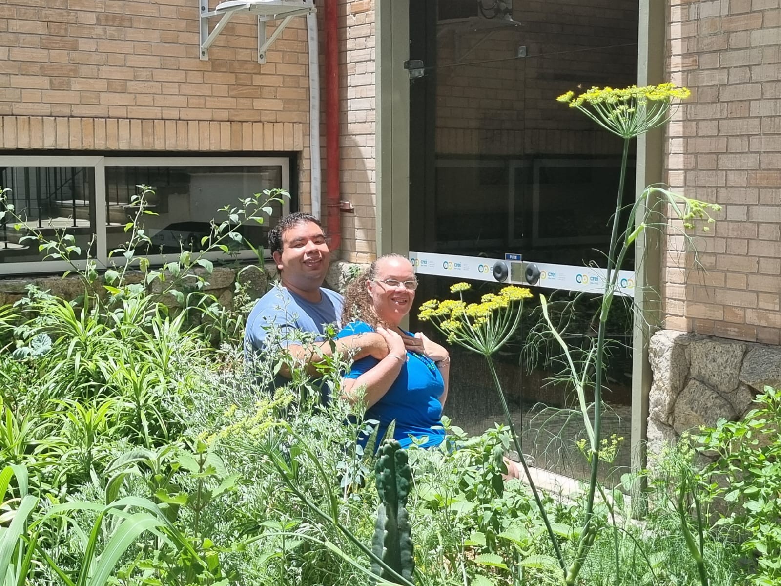 Jardim sensorial na Tijuca estimula autonomia e bem-estar de  pessoas autistas e com síndrome de Down