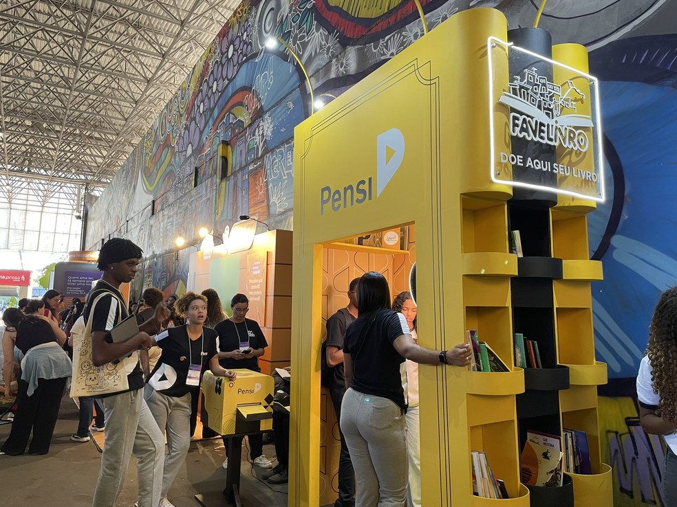 Estande do colégio Pensi na Bienal do Livro — Foto: Divulgação