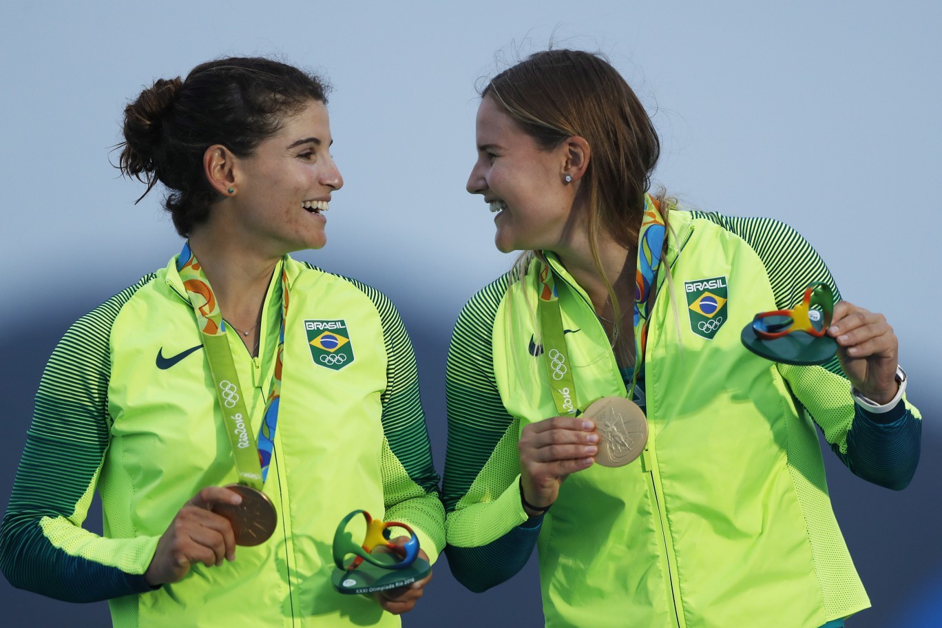Olimpíadas Rio 2016 - Vela / Classe 49 Feminino. Martine Grael / Kahena Kunze (BRA) medalha de ouro — Foto: Jorge William /Agência O Globo