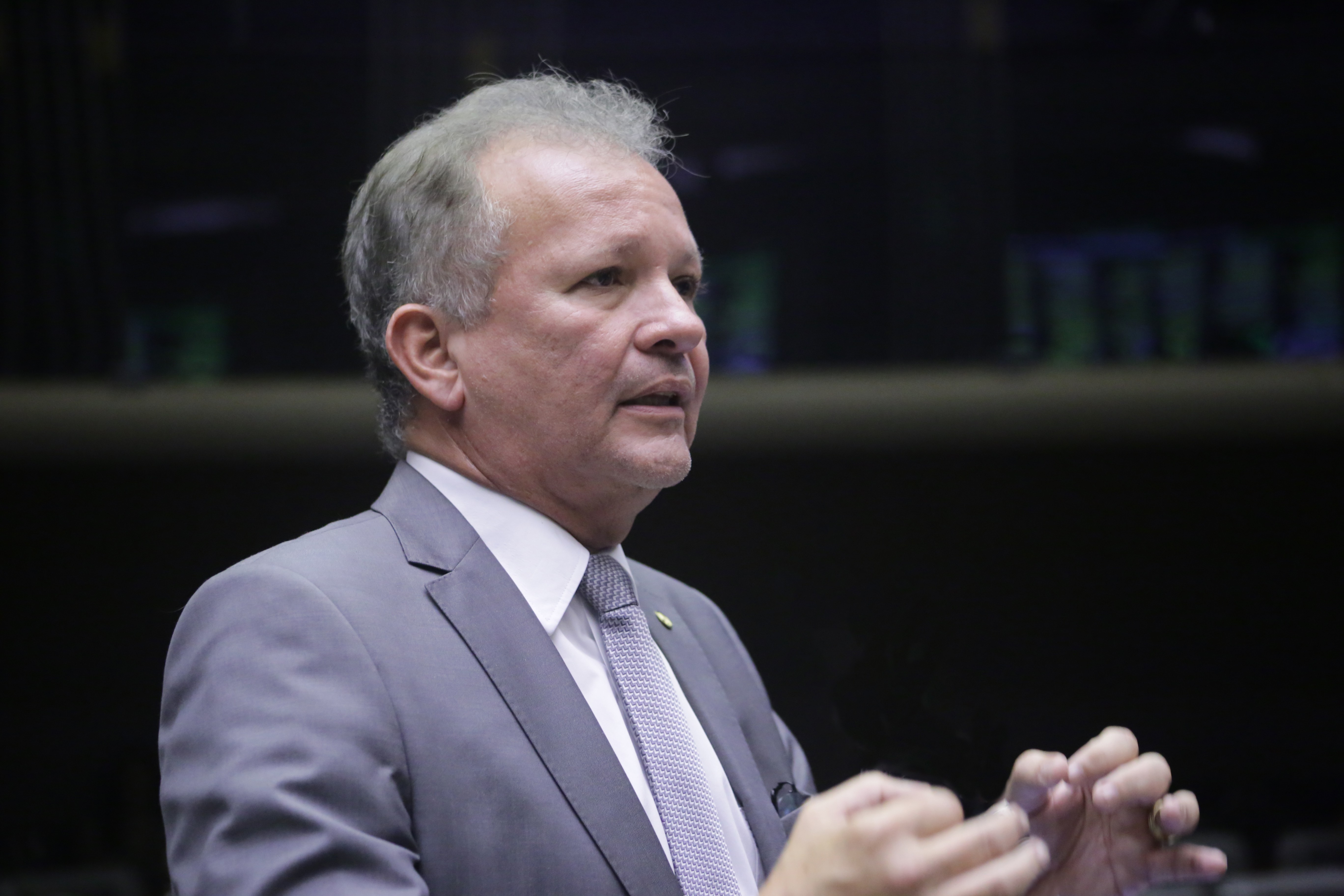 Pauta Bomba: Governo quer incluir gastos já existentes para viabilizar piso da assistência social com menor custo