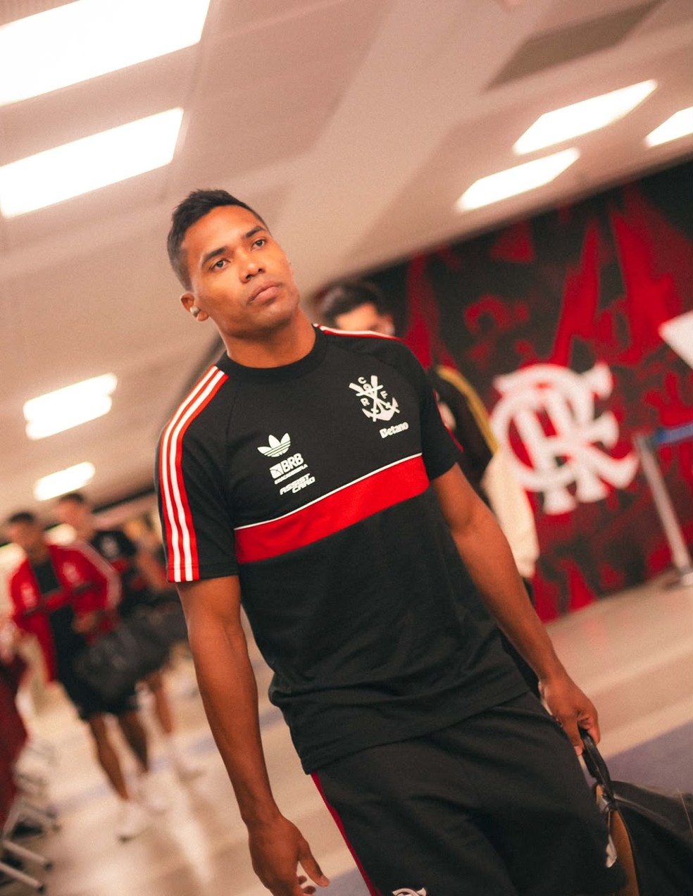 Alex Sandro antes de jogo entre Flamengo e Corinthians � Foto: Adriano Fontes/Flamengo