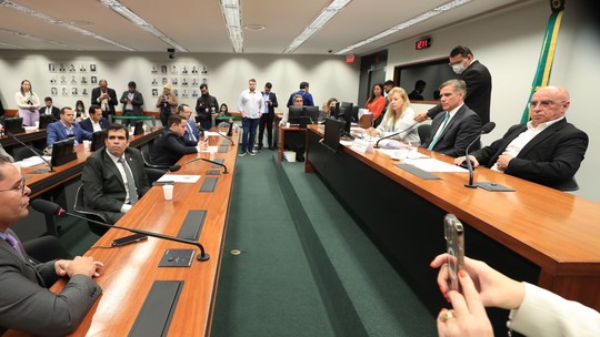 Conselho de Ética da Câmara analisa nesta terça casos de Eduardo Bolsonaro e deputadas de esquerda