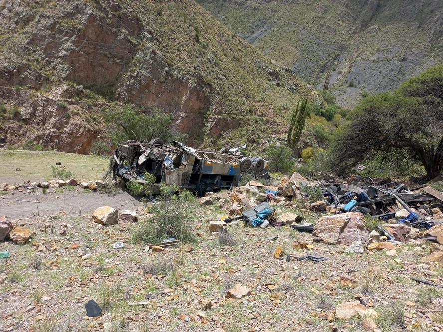 Acidente de ônibus deixa pelo menos 30 mortos na Bolívia e dezenas de feridos