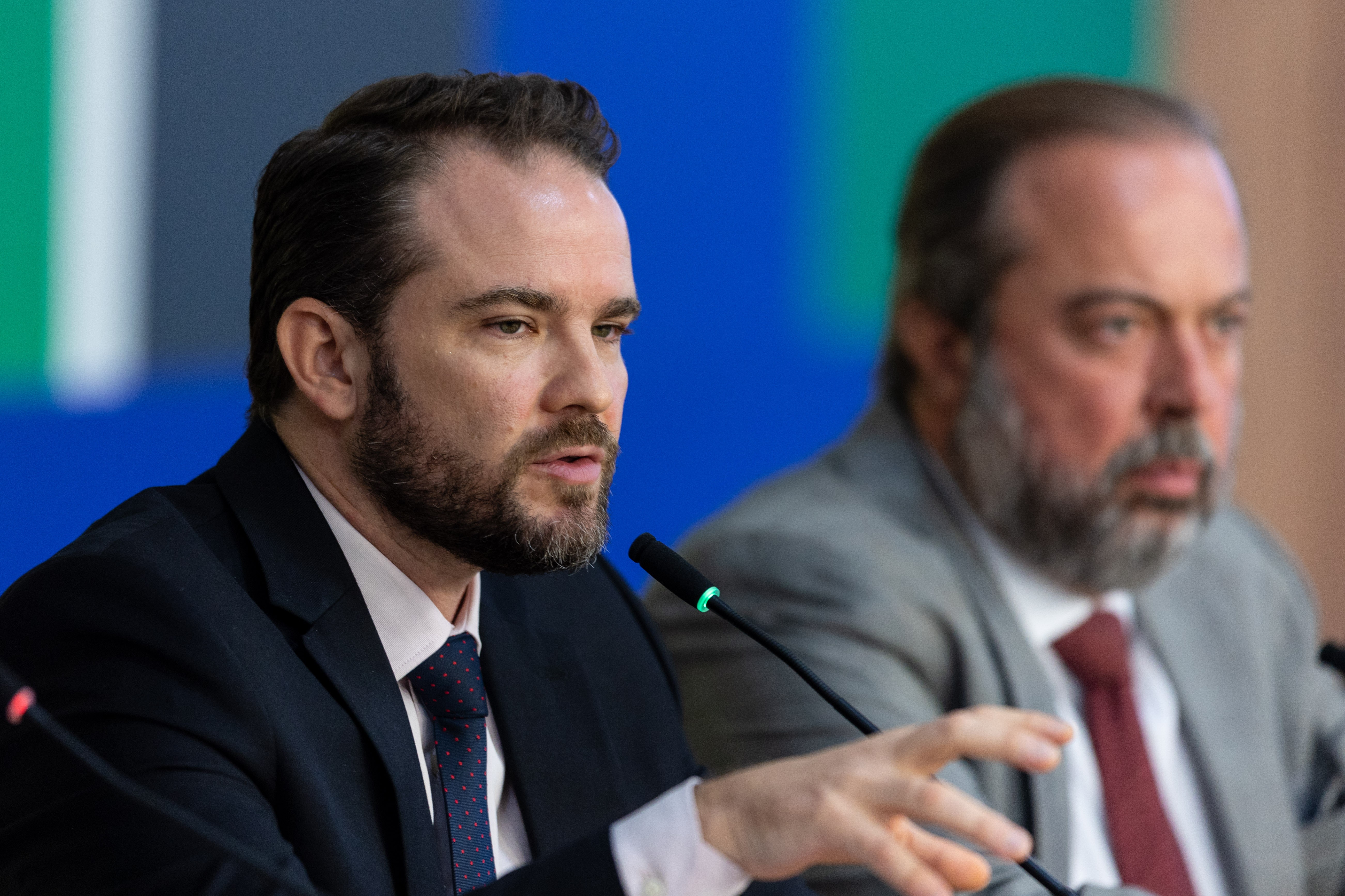 Durigan pede adesão de distribuidoras a subvenções do governo federal ao diesel após resistência de maiores empresas