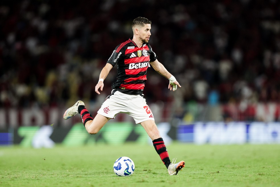 Jorginho, do Flamengo, em duelo contra o Cruzeiro — Foto: Gilvan de Souza/Flamengo