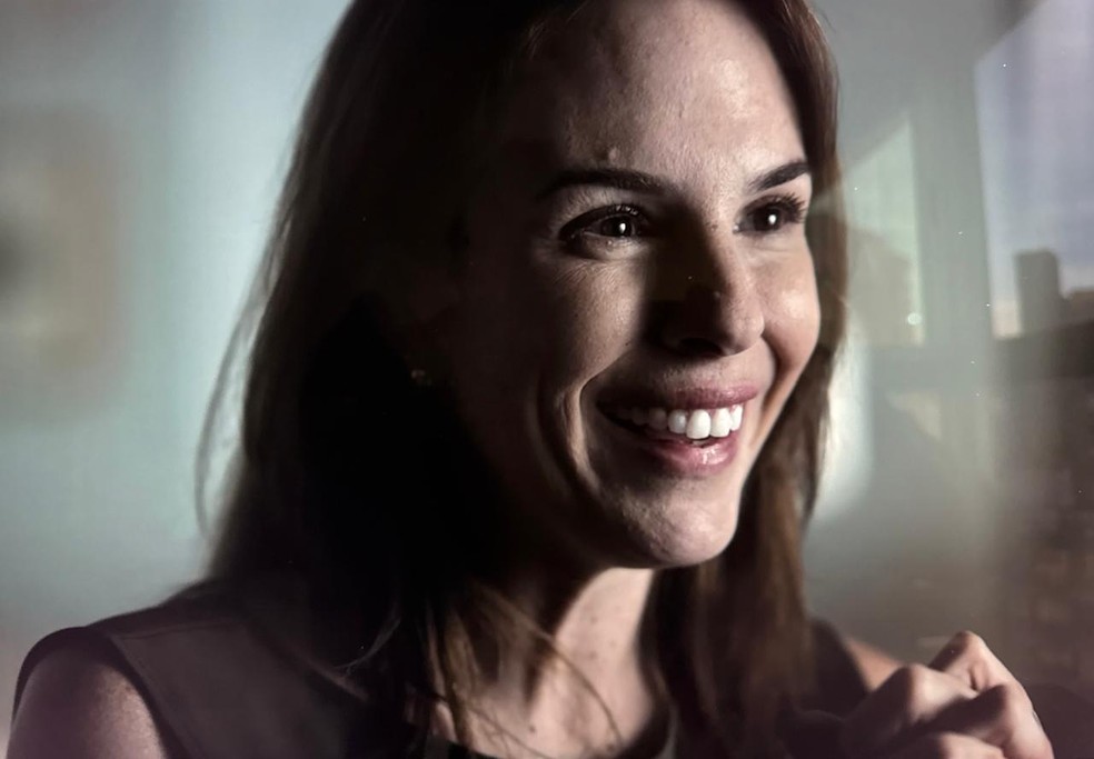 Suzane em diferentes momentos do documentário — Foto: Reprodução