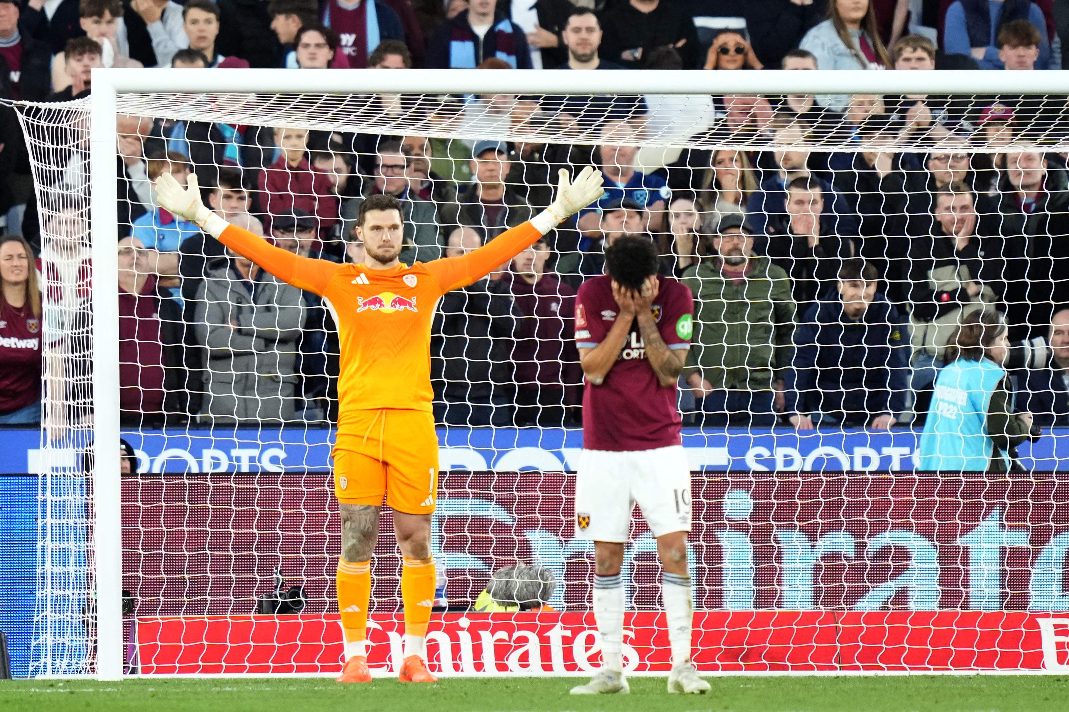 Ex-Botafogo e São Paulo, Lucas Perri deixa o Leeds United e acerta com Torino - QTU Questões do Universo