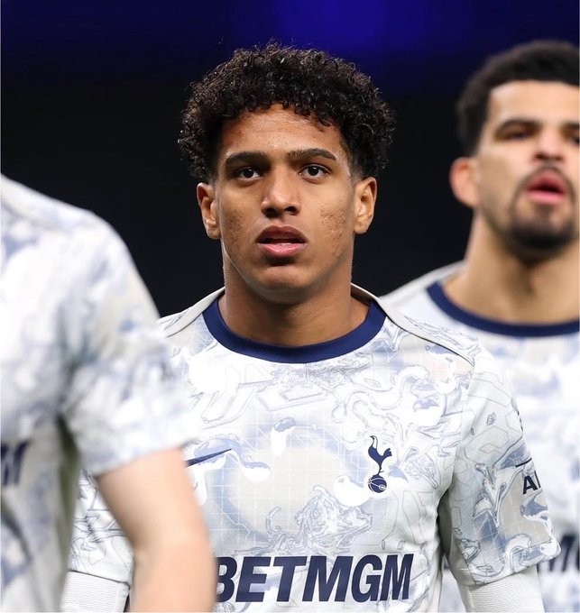 Lateral ex-Santos entra na mira do Porto após ser monitorado desde a base