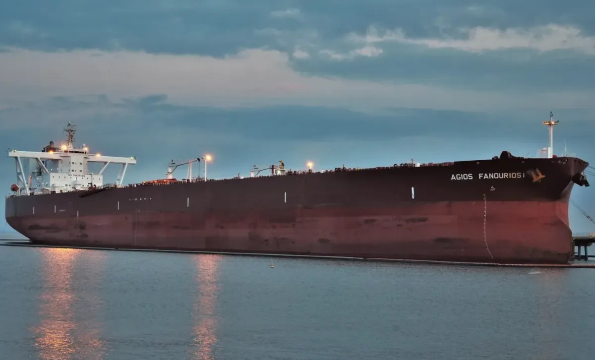 Como uma empresa suíça conseguiu passar com um petroleiro cheio pelo estreito de Ormuz e lucrar milhões
