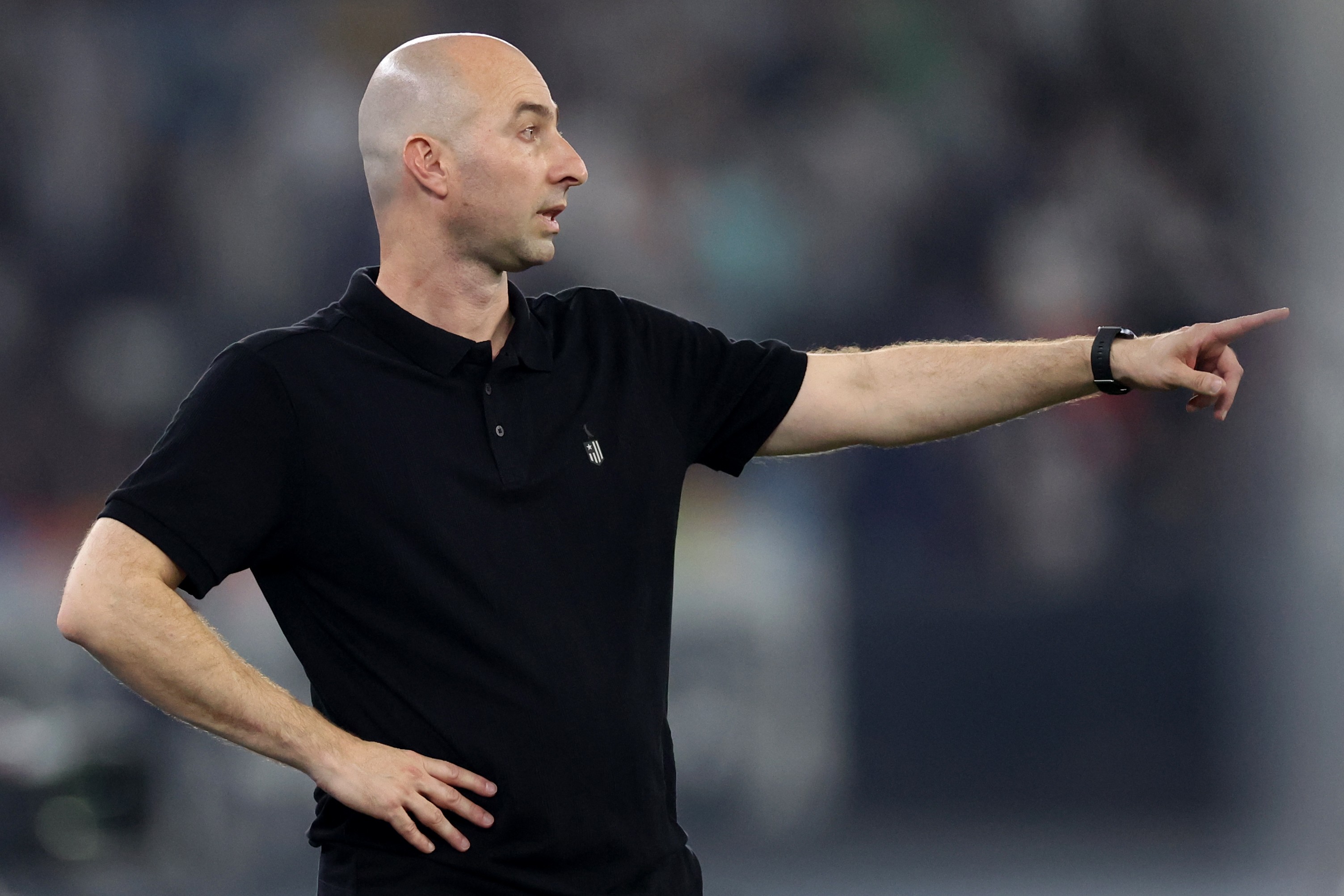 Bastidores: Diretoria mantém confiança, e Bellão deve seguir à frente do Botafogo em clássico contra o Flamengo - QTU Questões do Universo