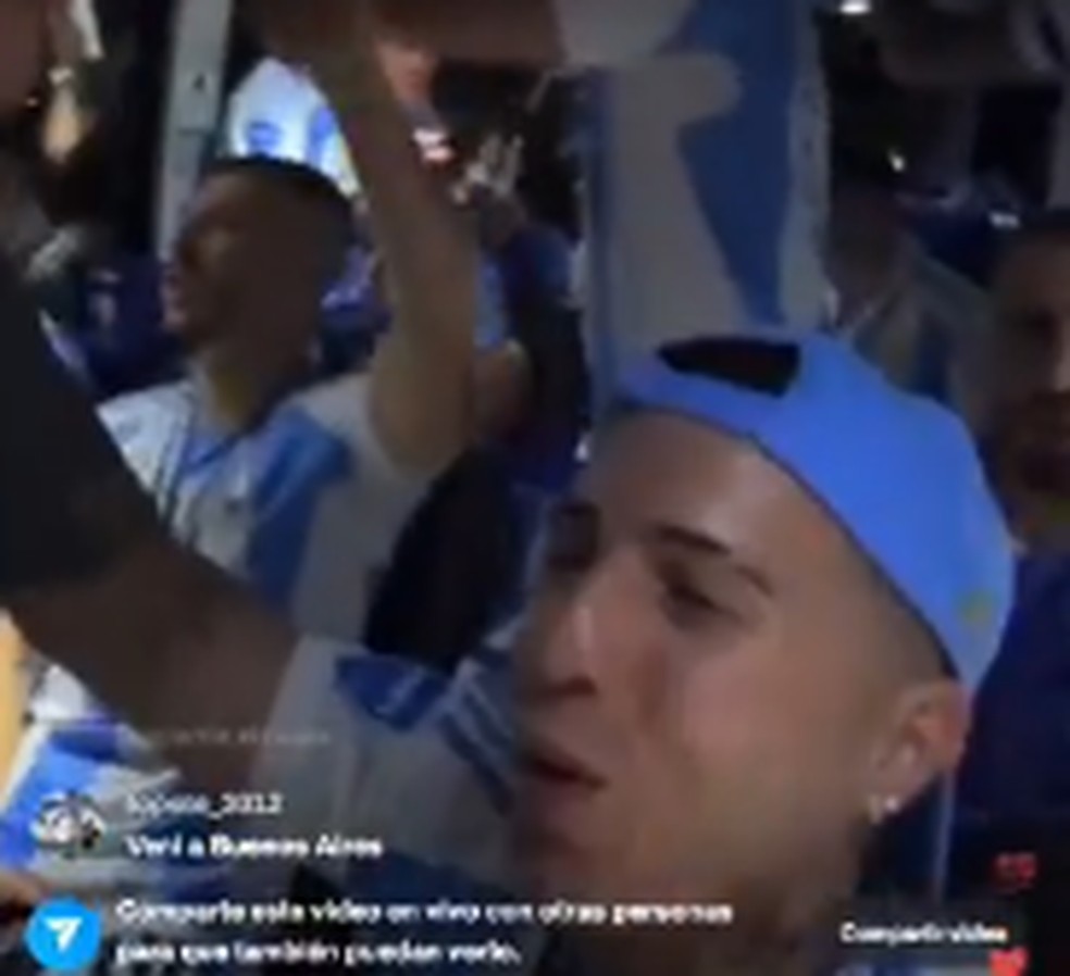 Enzo Fernandez durante live em que argentinos cantaram versos racistas contra franceses — Foto: Reprodução