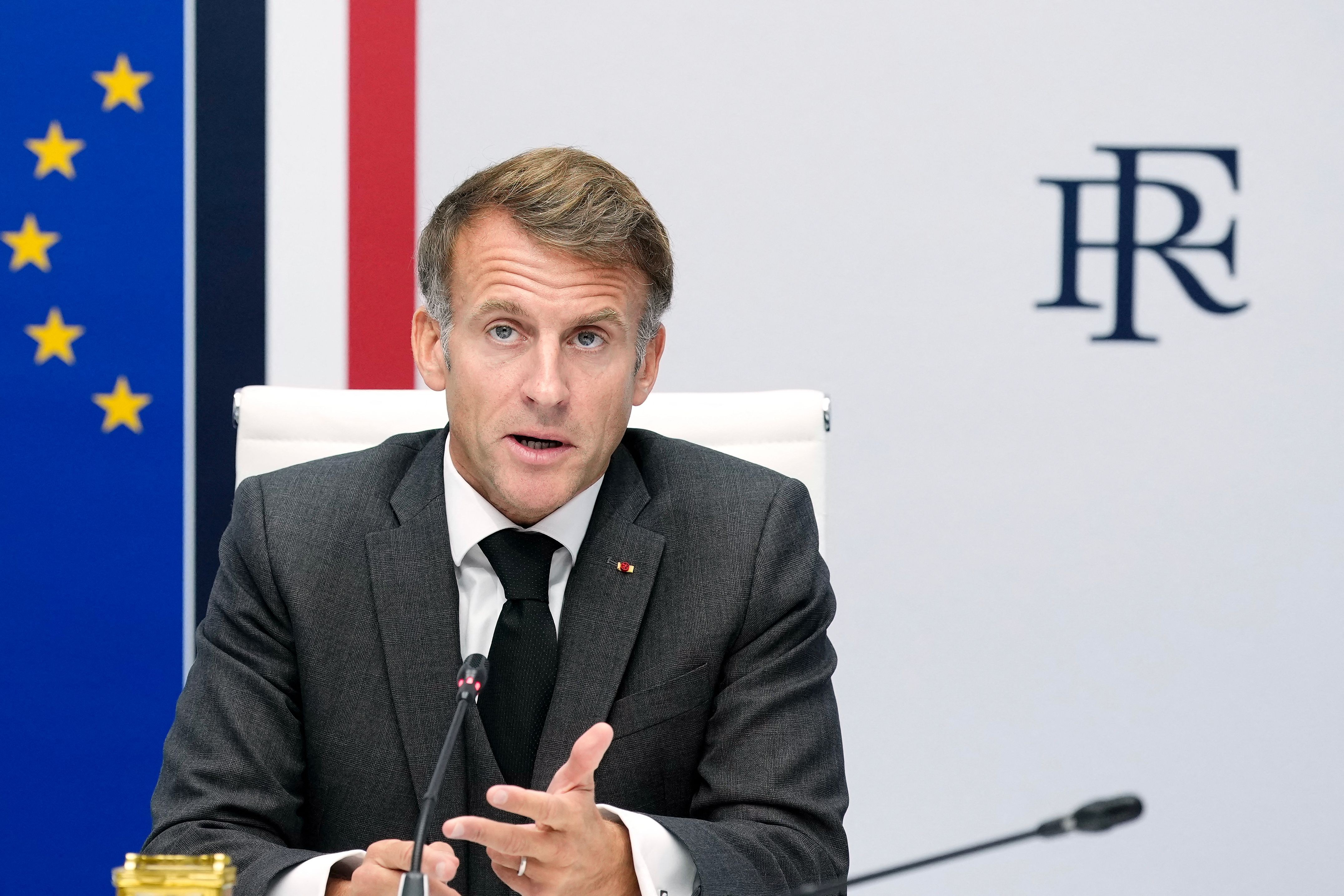 Macron condena 'atos sediciosos' e diz que apenas protestos convocados por sindicatos serão autorizados na França - Foto