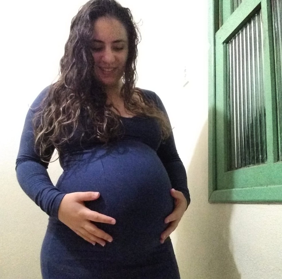 Eweline Passos Rodrigues é mãe de dois filhos, uma menina de 7 anos, e um menino de 4. — Foto: Reprodução