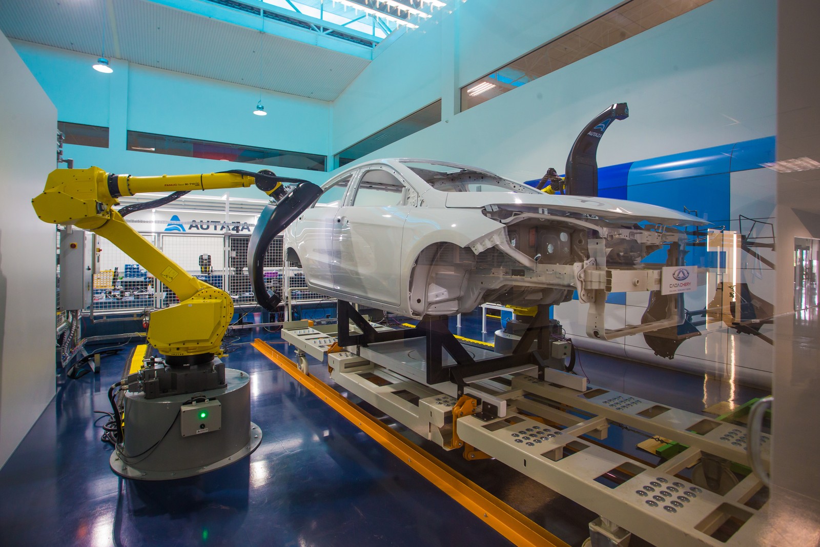 Empresa em São José dos Campos faz escaneamento de carro na linha de produção para detectar pequenos defeitos de fabricação. A inovação já esta sendo testada pela GM nos EUA — Foto: Edilson Dantas / Agência O Globo