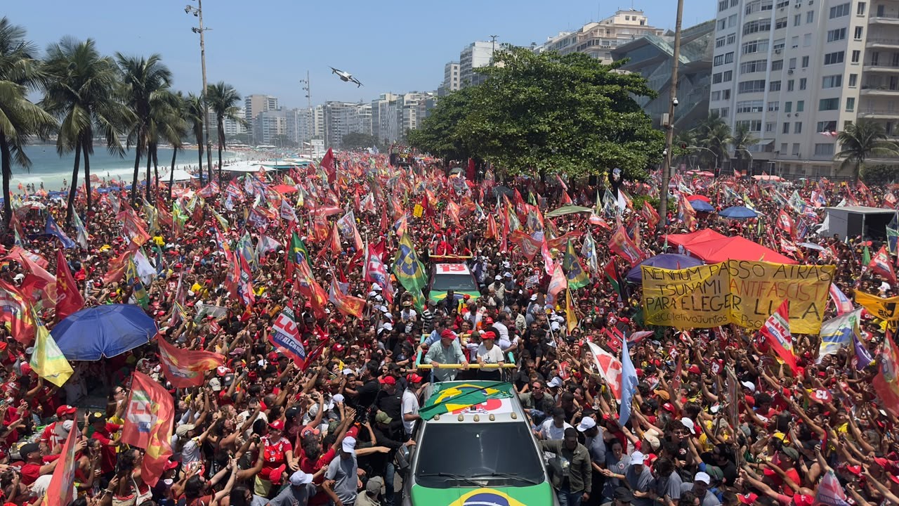 Pneu de carro fura em ato no Rio, e Lula aproveita contratempo para alfinetar Flávio: 'Ele diria que iria voando' - Foto