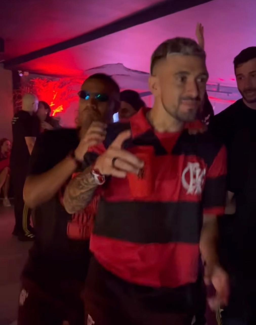 Arrascaeta e De la Cruz 'comandam' pista de dança em festa do título do Flamengo; veja vídeo