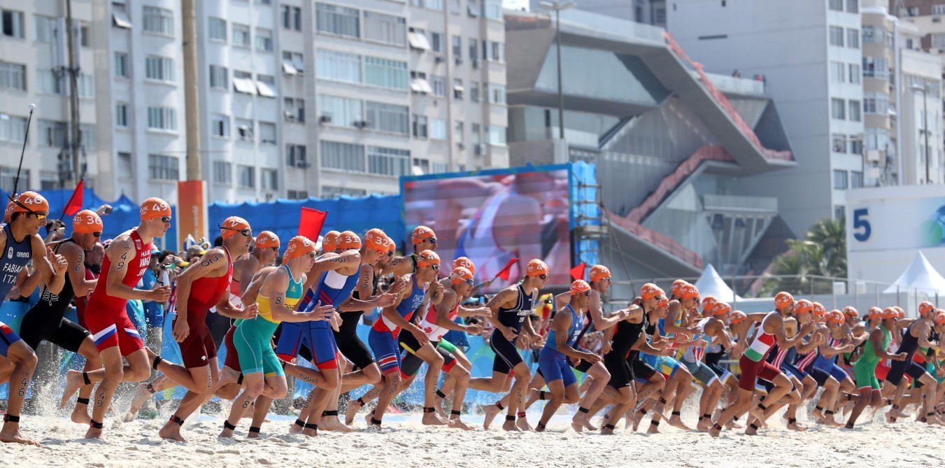 Olimpíada 2016 -Triatlo masculino na Praia de Copacabana — Foto: Marcelo Carnaval/ Agência O Globo