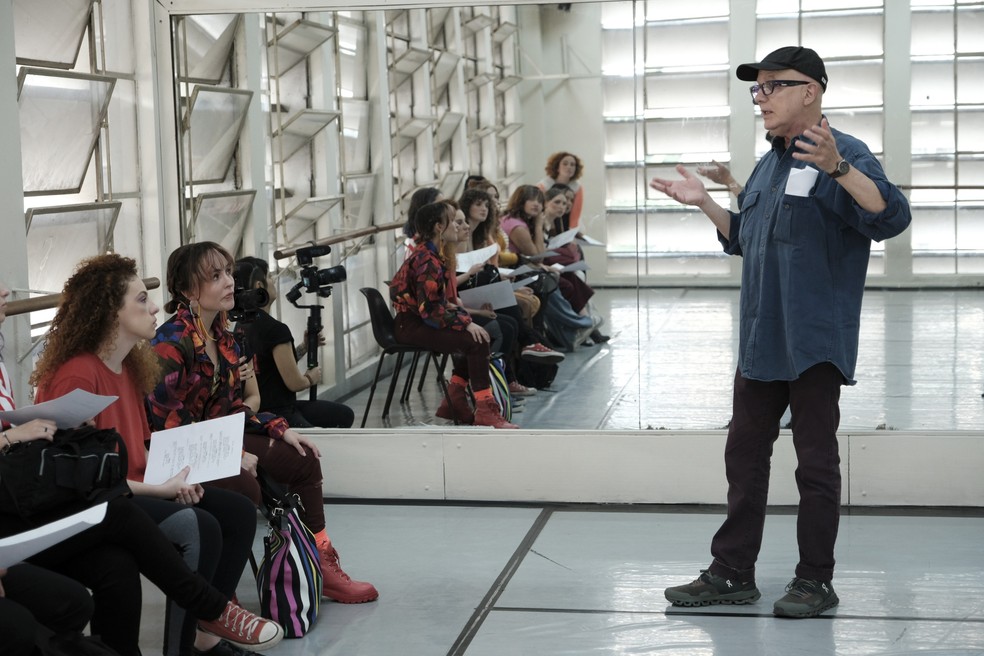 Bruno Barreto and Larissa Manoela behind the scenes of "Betrayal between friends" — Photo: Disclosure / Oruê Brasileiro