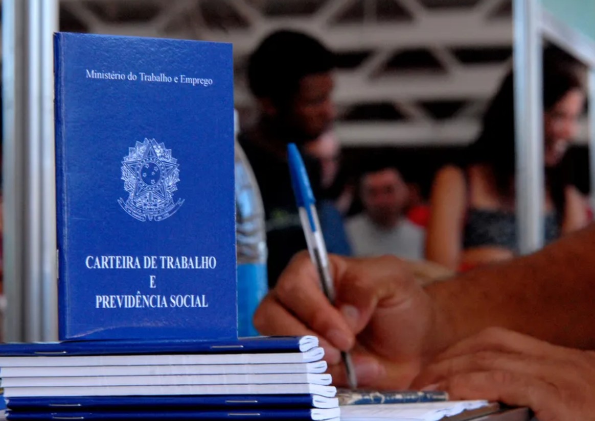 Brasil abre 72,9 mil vagas em maio, número mais baixo desde 2020
