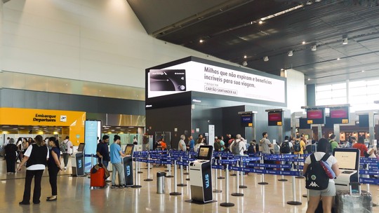 Manifestação de trabalhadores terceirizados gera atrasos de voos no Aeroporto de Guarulhos