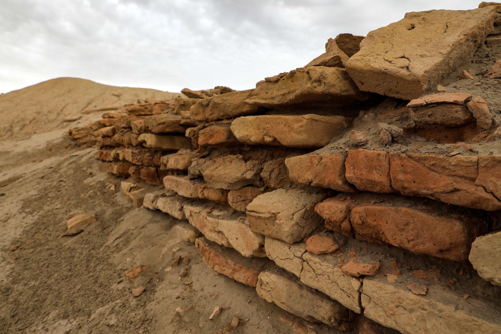 Para agravar os problemas, o Iraque também é um dos cinco países mais afetados por alguns efeitos da mudança climática, incluindo a seca, dizem as Nações Unidas — Foto: Asaad Niazi / AFP