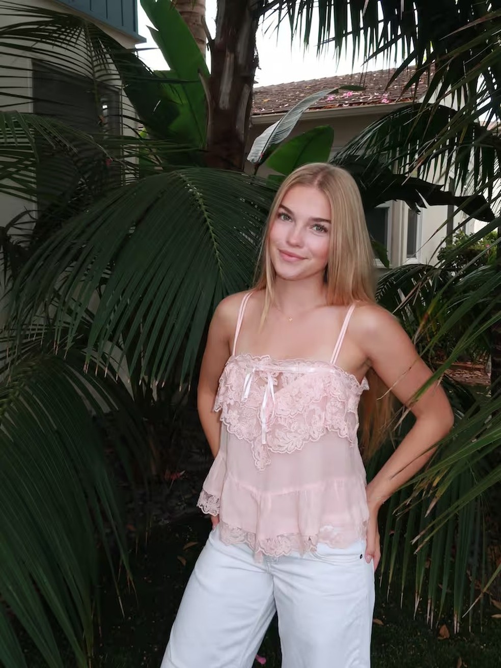 Lembra dela? Veja como está a menina de 'Boa sorte, Charlie', que virou meme na infância e agora completa 18 anos — Foto: Reprodução/Instagram