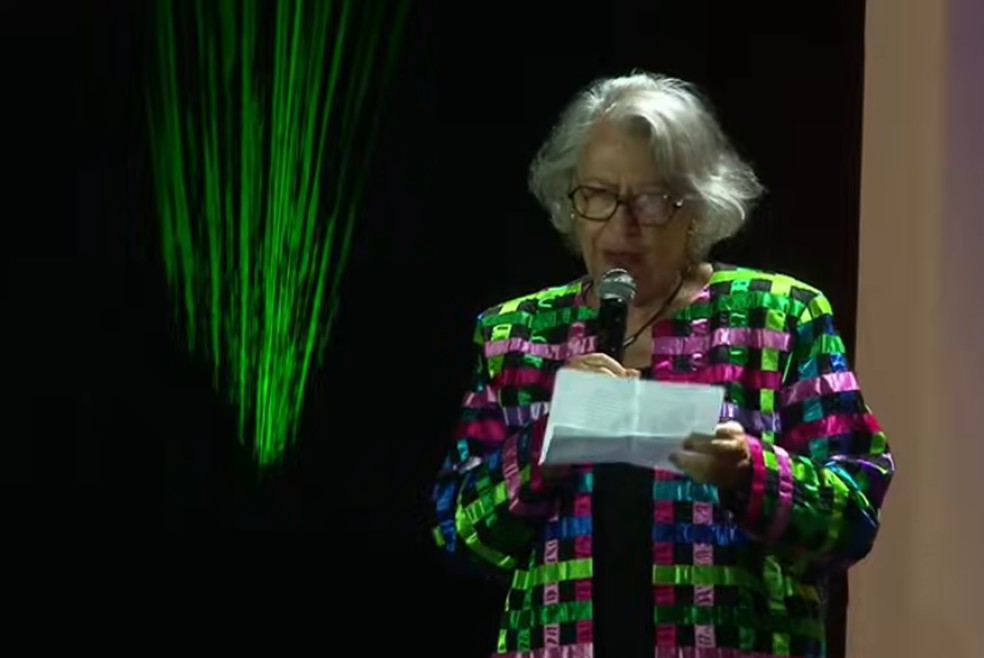 Ana Maria Machado recebe o pr&ecirc;mio de Personalidade no Ano no Jabuti 2025 &mdash; Foto: Reprodu&ccedil;&atilde;o