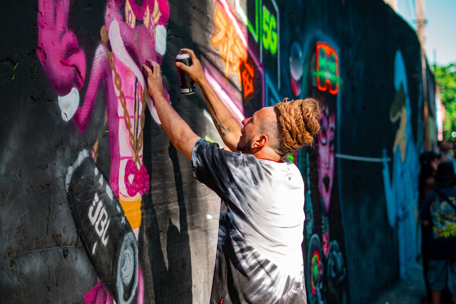 Os muros do Jacarezinho vão ganhar vida com grafite, dança e batalhas de MCs no Ocuparte