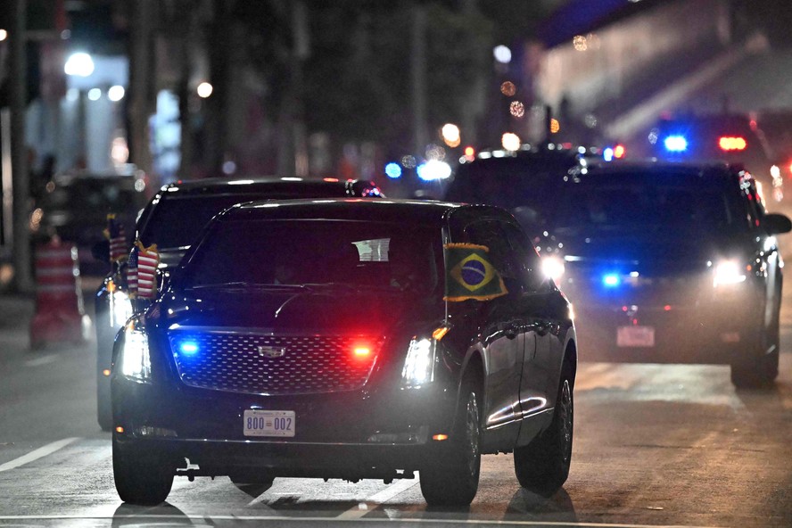 Transporte de Biden chega em hotel do Rio