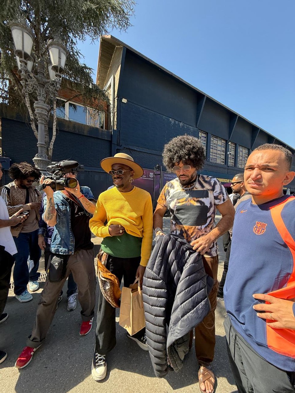 Jo&atilde;o Gomes, Mestrinho e Jota.P&ecirc; visitam est&aacute;dio do Barcelona &mdash; Foto: Arquivo Pessoal