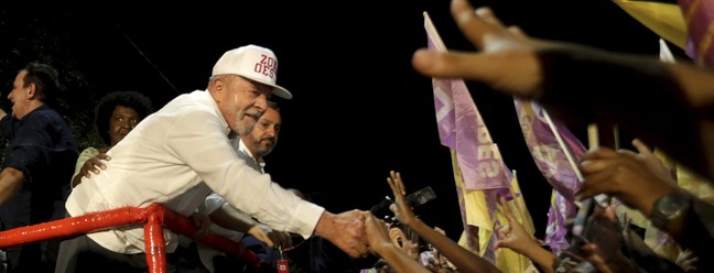 Lula participa de ato de campanha em Padre Miguel, na Zona Oeste do Rio. — Foto: Domingos Peixoto