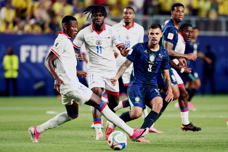Bruno Guimarães em Brasil x Haiti pela Copa do Mundo