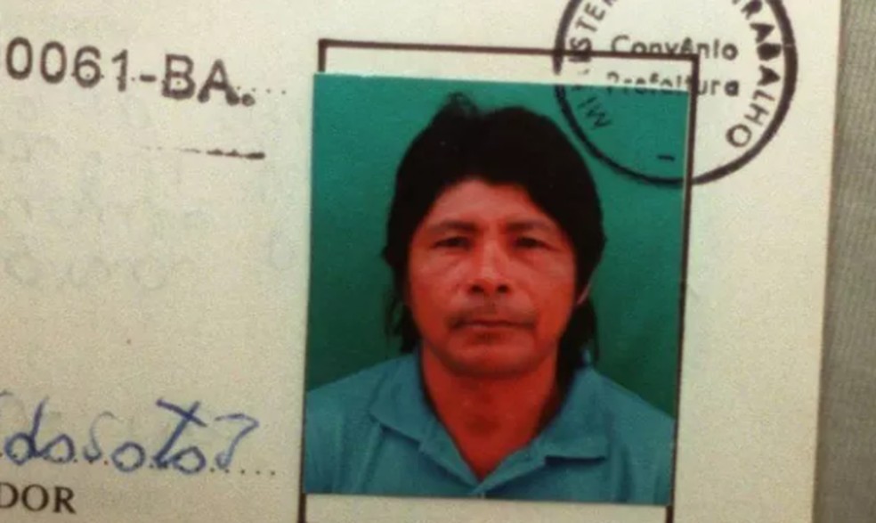 Carteira de trabalho de Galdino Patax&oacute;, morto por cinco jovens em Bras&iacute;lia &mdash; Foto: Arquivo/Ag&ecirc;ncia O GLOBO