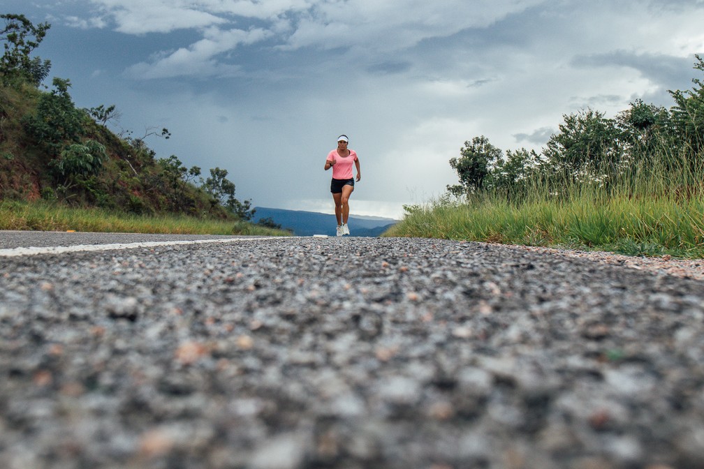 Shubi Guimarães testando percurso para o Bota Para Correr na Chapada dos Veadeiros — Foto: Divulgação Olympikus